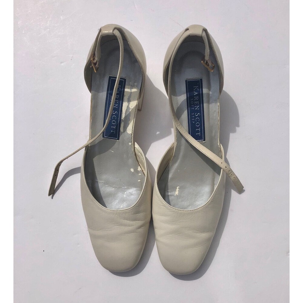 KAREN SCOTT ARIA 8 1/2 SQUARE TOE SANDALS, IVORY, ANKLE BUCKLE STRAP